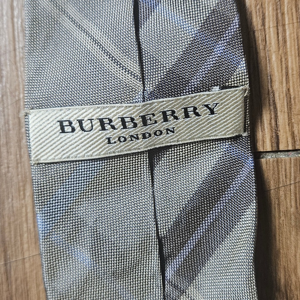 Burberry London Mens Silk Plaid Tie Necktie Made in England Classic Luxury - Picture 2 of 5